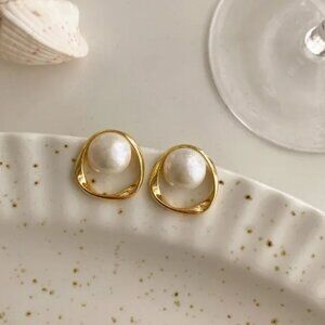 NEW Gold Loop Pearl French Twist Nautical Modern Shell Irregular Women Earrings